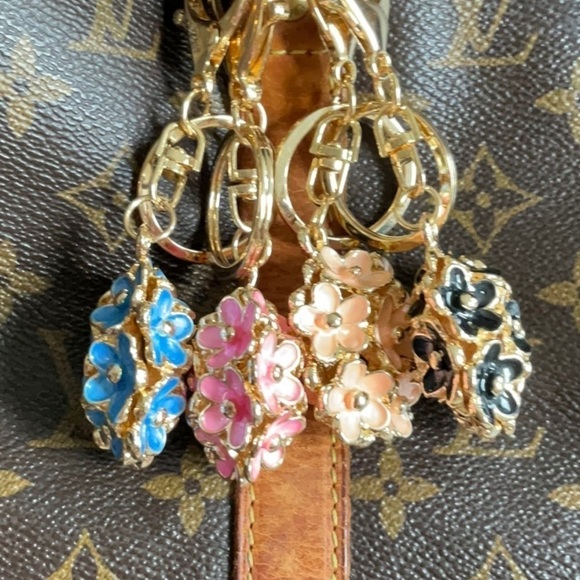 3D FLOWER Purse charms OR keychains - Picture 2 of 2